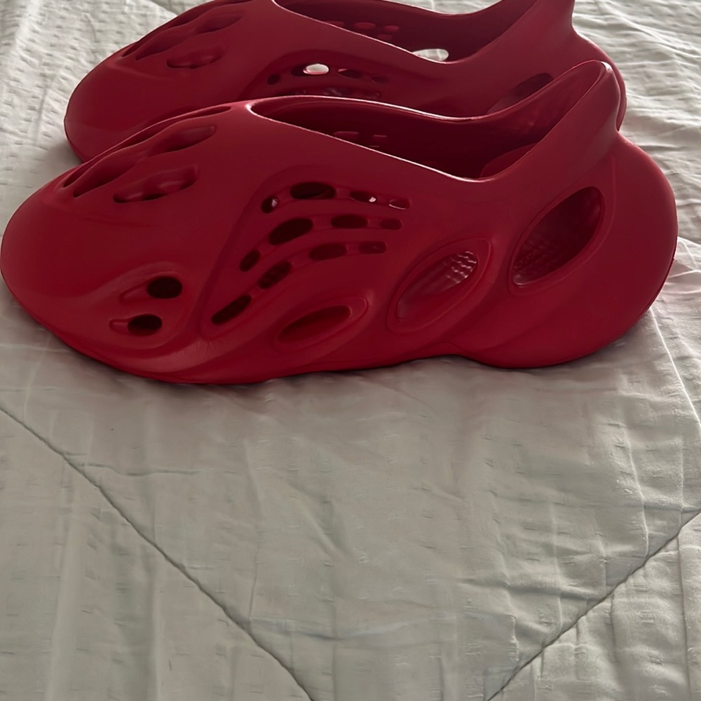 Yeezy foam runner “Vermillion”